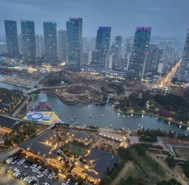 Songdo Halla Westernpark-Seaviewroom Hotel-바다전망 Incheon South Korea
