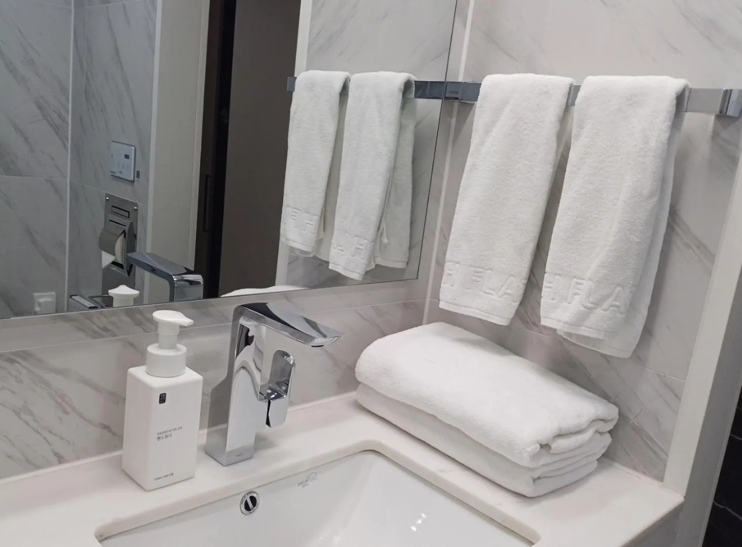 **** Hotel Songdo Halla Westernpark-Seaviewroom Hotel-바다전망 Incheon South Korea